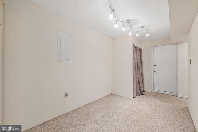 Building Photo - 25921 Largo Ct