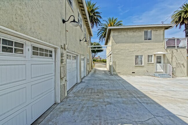 Building Photo - 344-348 Calle Miramar