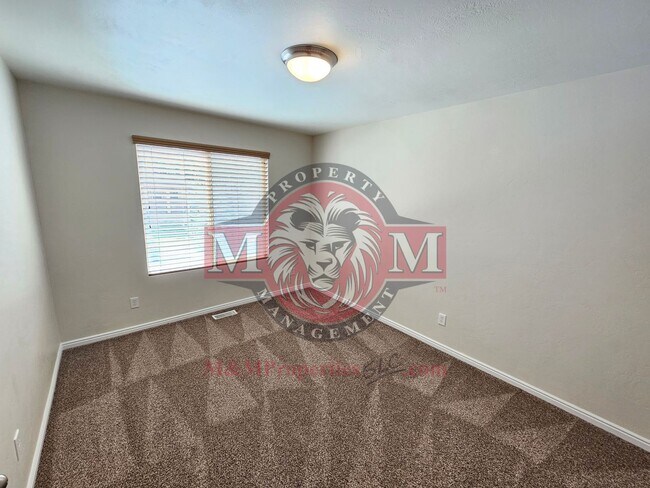 Building Photo - Great 5 Bed 2.5 Bath Home Newly Remodeled
