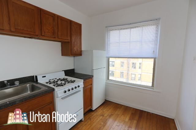 Building Photo - 3257 W Wrightwood Ave