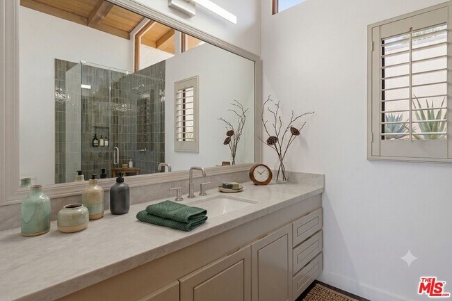 Building Photo - 3909 Sierks Way