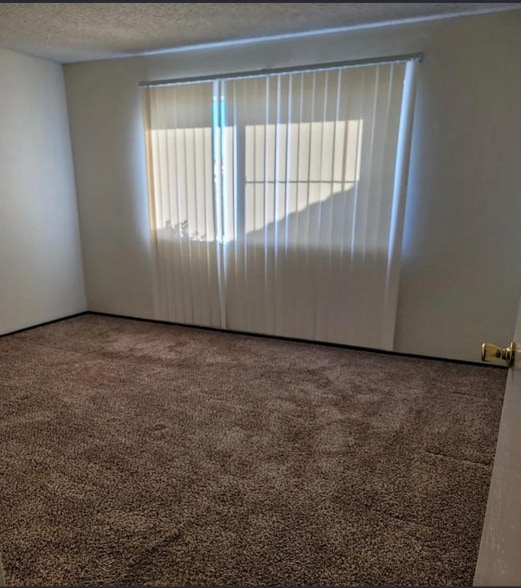 Building Photo - 1031 Fallbrook Dr