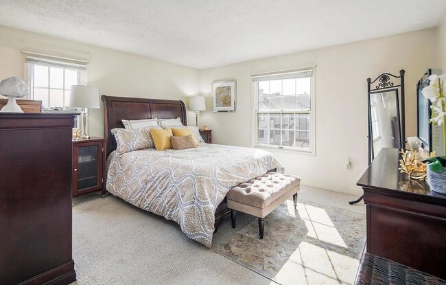 Building Photo - Well maintained condo in established Frederick neighborhood available mid April!