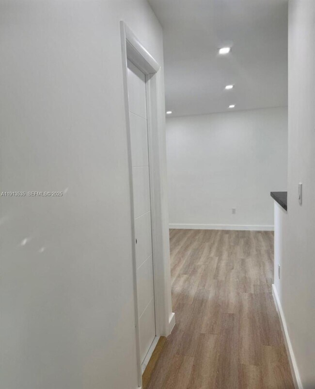 Building Photo - 7521 NE 2nd Ct