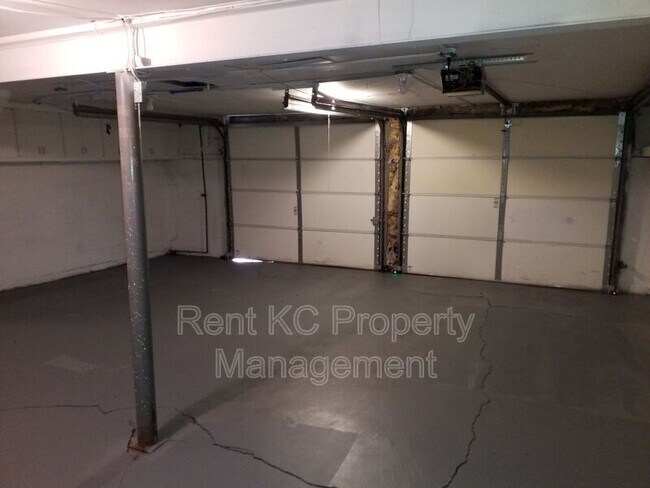 Building Photo - 4608 Ridgeway Ave