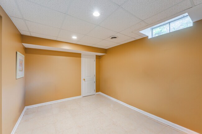 Building Photo - 1265 Dunbarton Dr