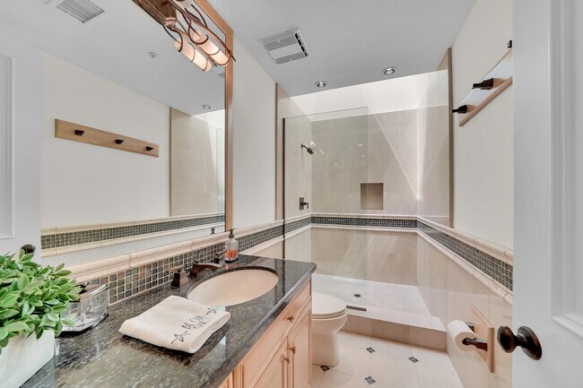 Building Photo - 30 Ritz Cove Dr