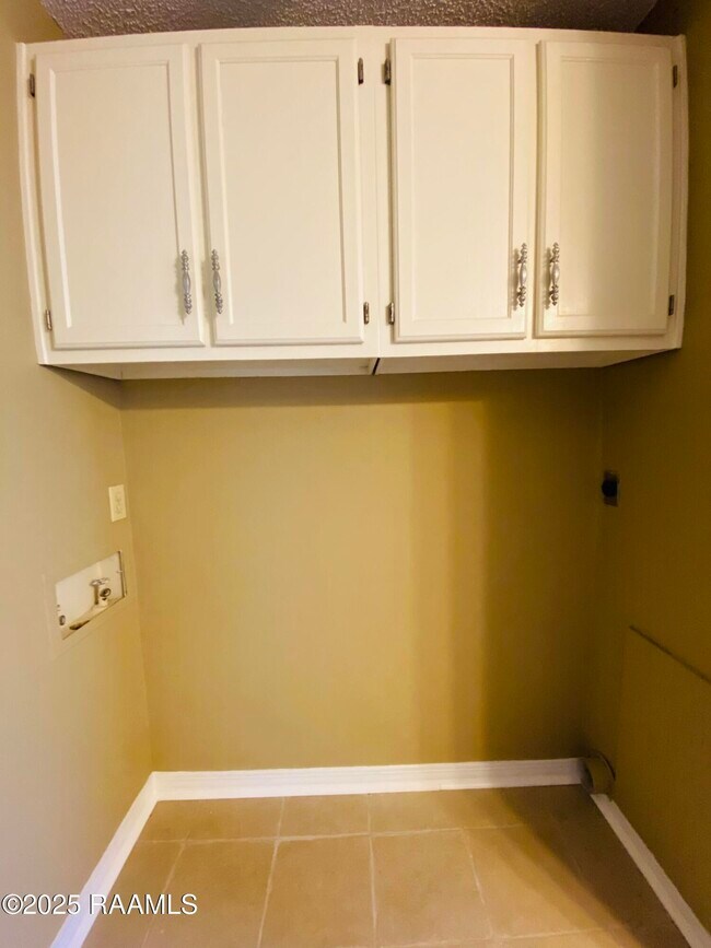 Building Photo - 108 W Whispering Pines Cir