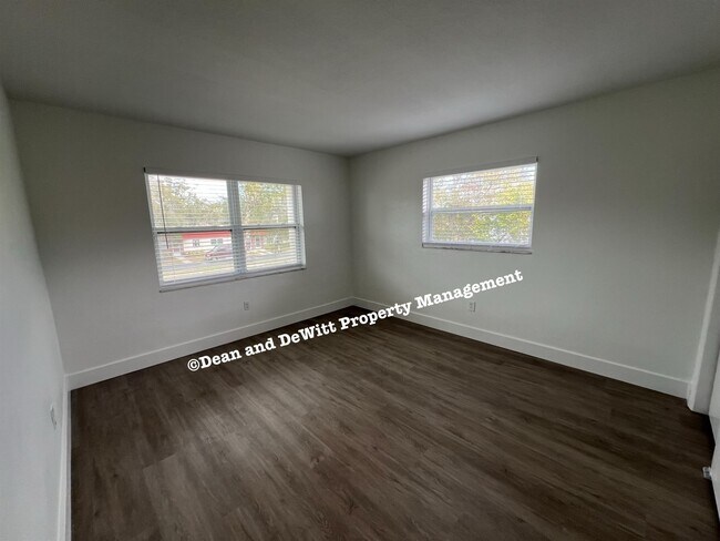 Building Photo - 2 Bed/2 Bath - Unit 6