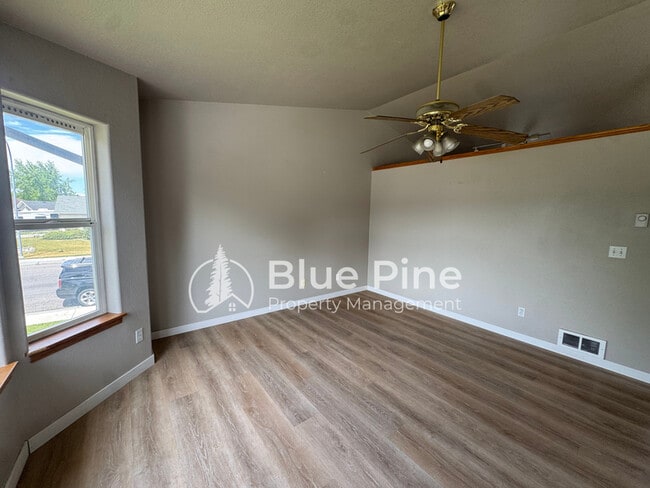 Building Photo - 3535 Spring Creek Dr