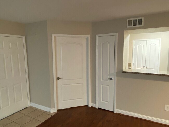 Building Photo - SW!! First floor unit with Balcony!! Gated!! Clubhouse!!  Community pool!! Spa!! Exercise Room!! ...