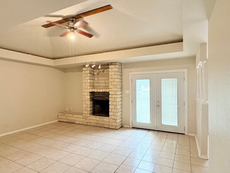 Building Photo - 2102 Westcliff Rd