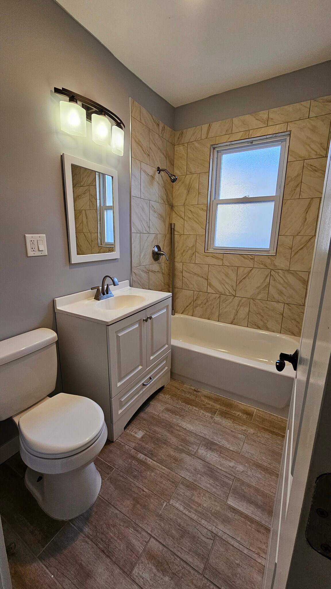 Building Photo - 4225 W Augusta Blvd