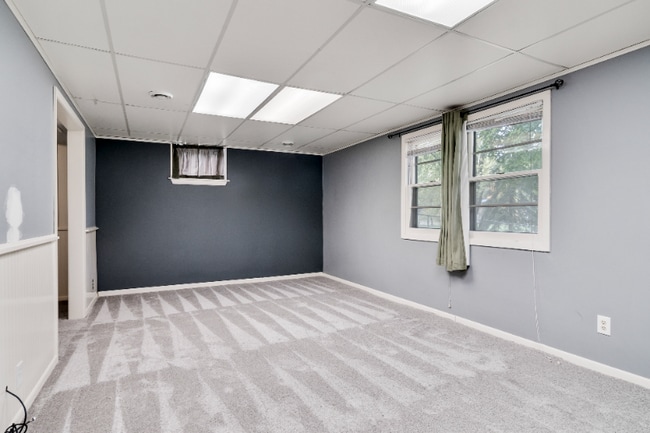 Building Photo - 6367 Zinnia Ln N