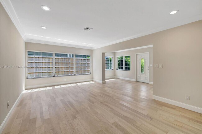 Building Photo - 1205 SE 11th Ct