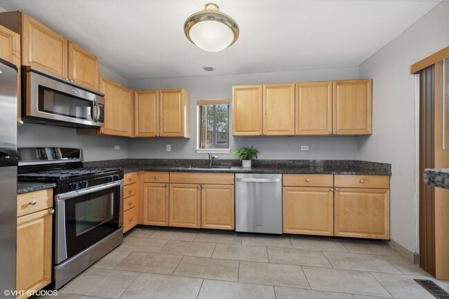 Building Photo - 1930 Songsparrow Ct