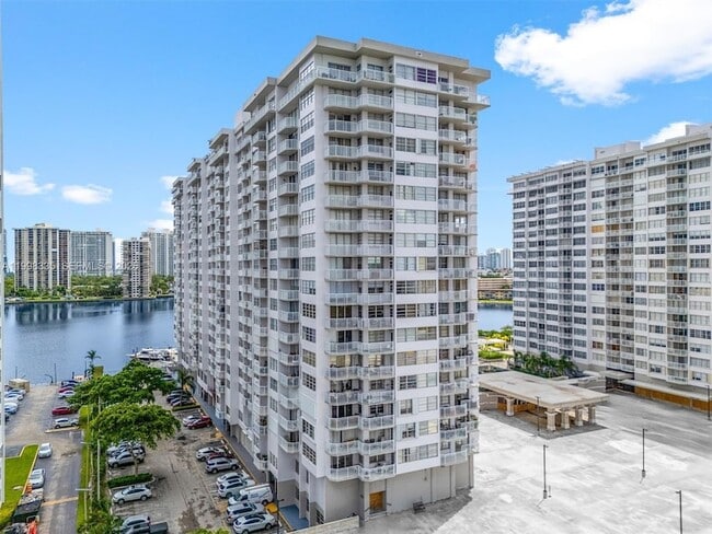 Building Photo - 18011 Biscayne Blvd