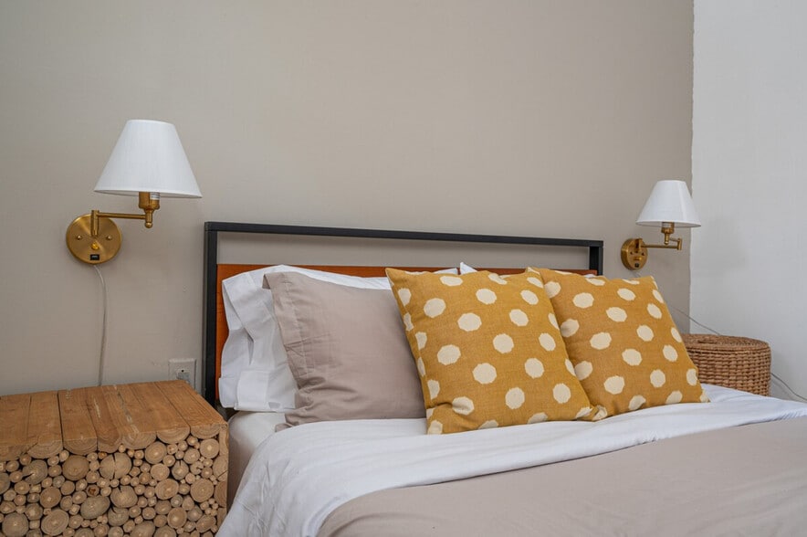 Building Photo - 393 8th Ave