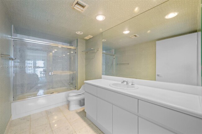 Building Photo - 16445 Collins Ave