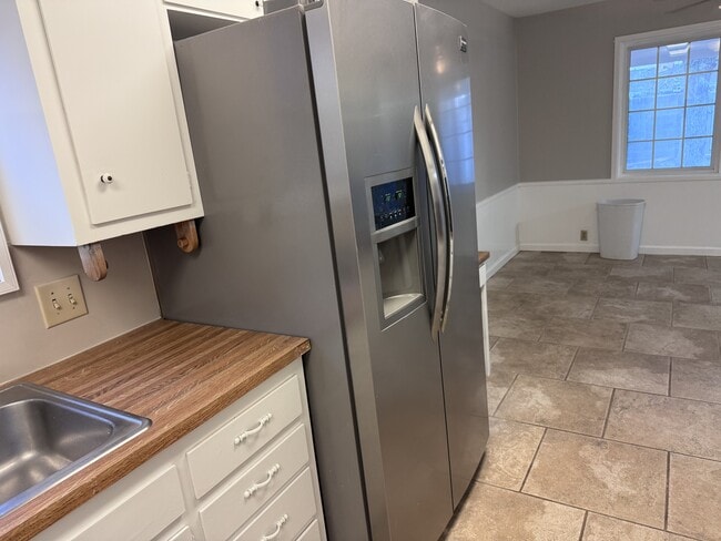 Building Photo - 2118 Westbrook Ave