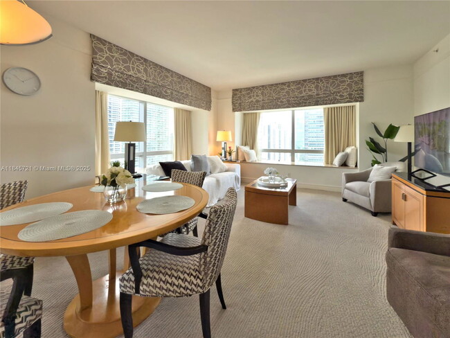 Building Photo - 1435 Brickell Ave