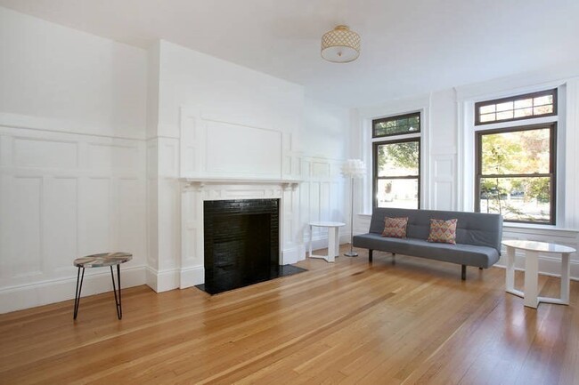 Building Photo - 1805 Beacon St