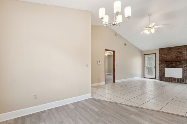 Building Photo - 8471-8473 3 Creeks Blvd