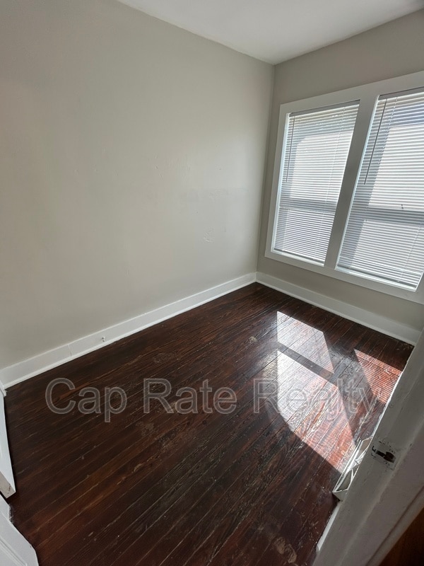 Building Photo - 807 E 2nd Ave