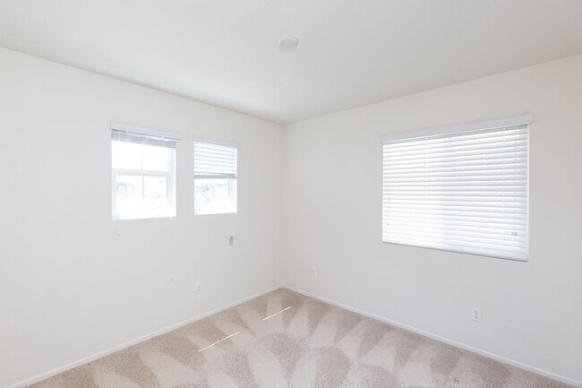Building Photo - 4 Bed, 3 Bath - Fallbrook Single Family Home