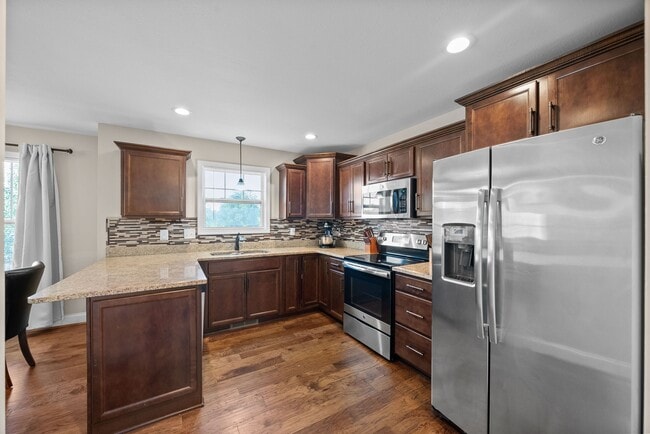 Building Photo - 1006 Sunrise Dr