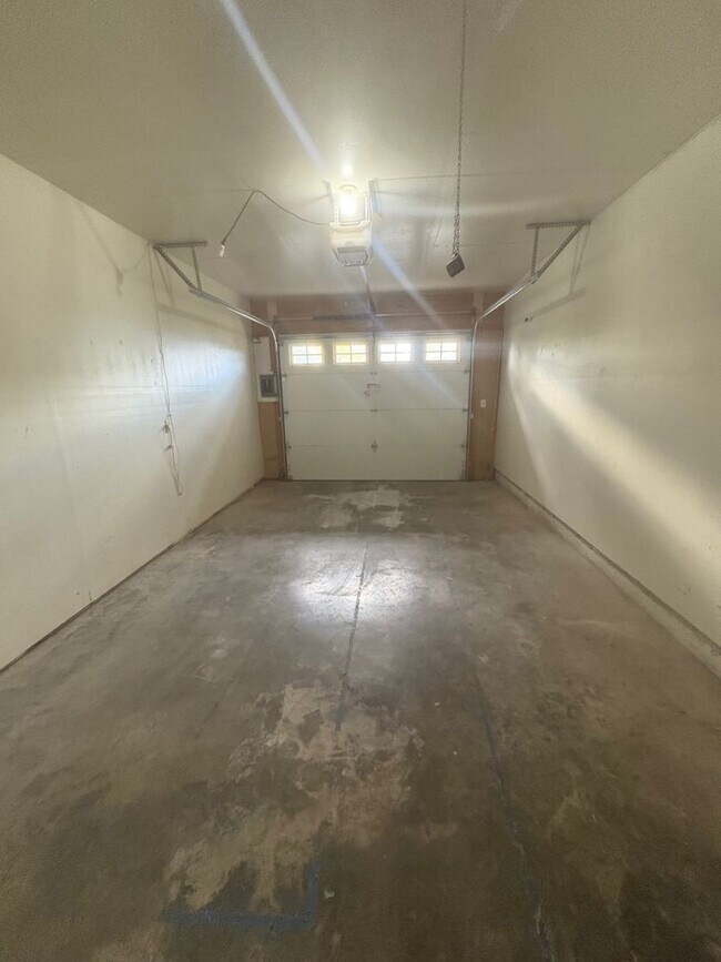 Building Photo - sim614/616