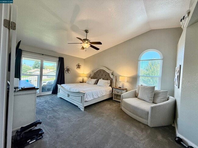 Building Photo - 319 Flagstone Ct