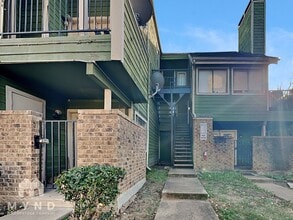 Building Photo - 9823 Walnut St