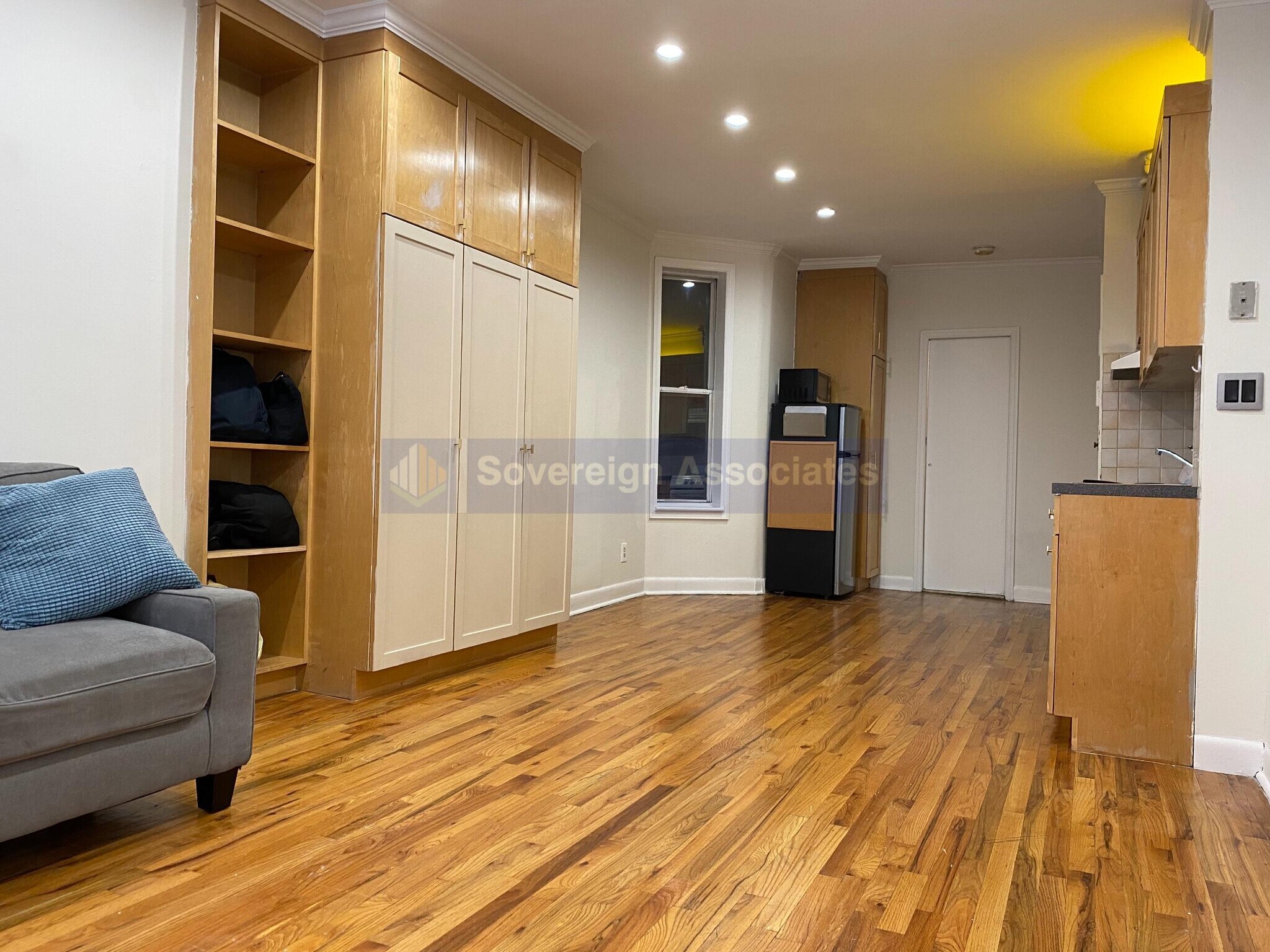 Building Photo - 527 W 48th St