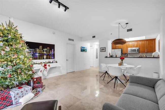 Building Photo - 1650 Galiano St