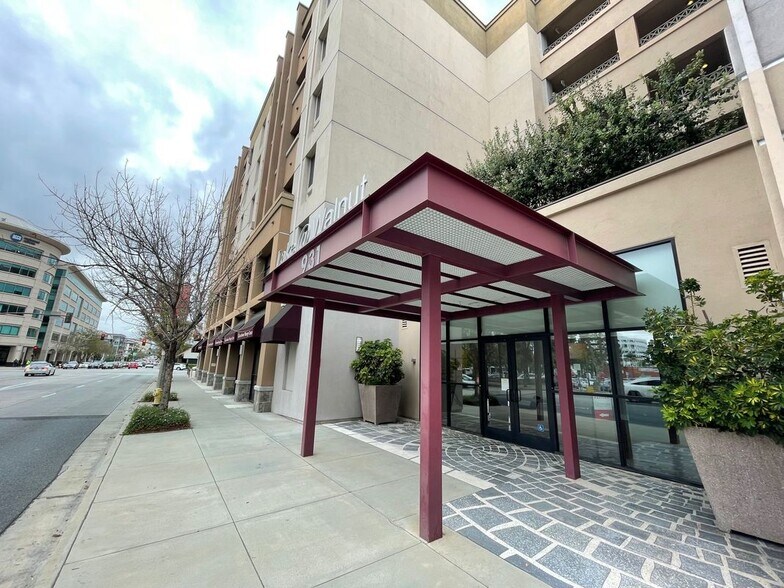 Primary Photo - 931 E Walnut St