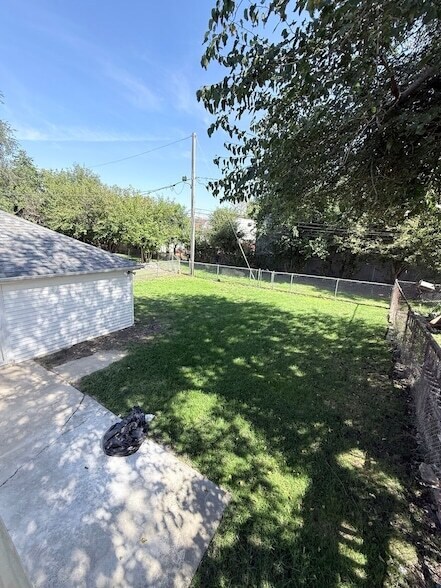 Building Photo - 13727 S Homan Ave