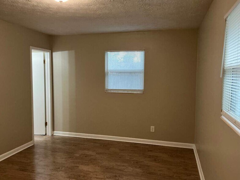 Building Photo - 1116 Willow Ln