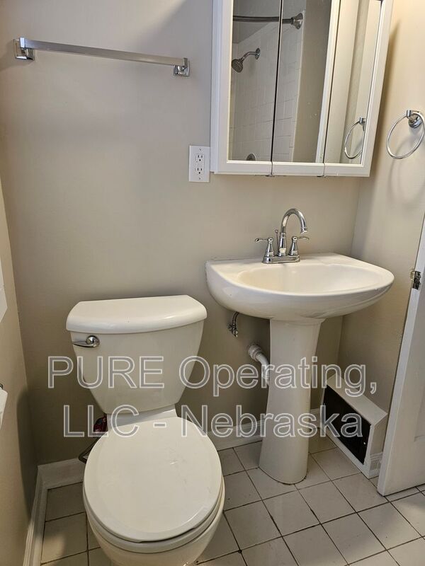 Building Photo - 1618 S 50th St