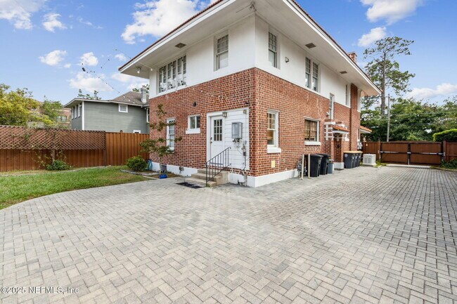 Building Photo - 2115 Forbes St