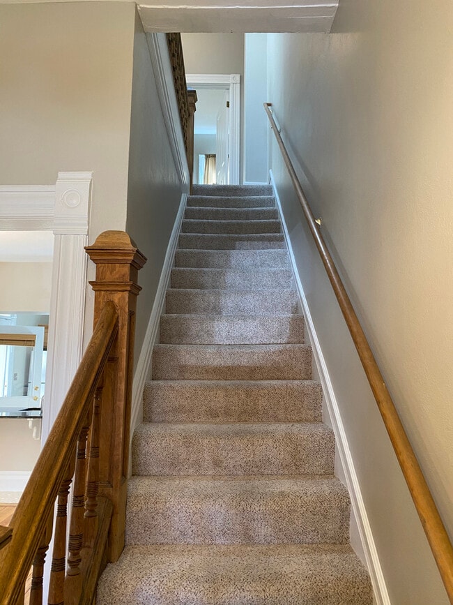 Building Photo - 910 E 20th Ave