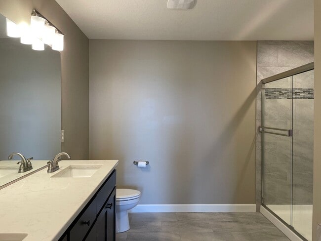 Building Photo - LUXURY 4 Bed Camas Townhome! Gated Communi...