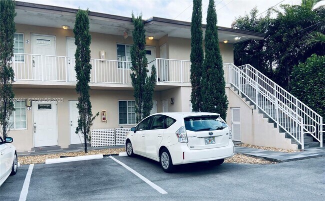 Building Photo - 1300 Salzedo St