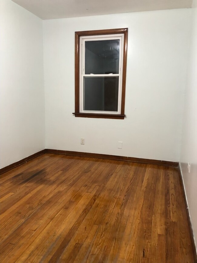 Building Photo - 3400 S Lituanica Ave
