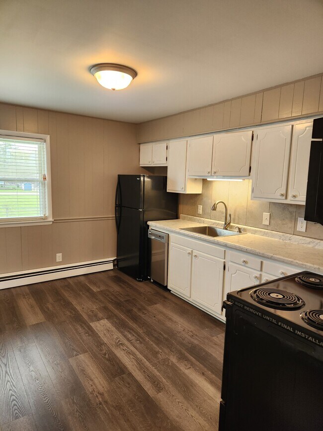 Building Photo - East Main