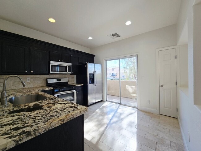 Building Photo - GORGEOUS 4BD/3BA IN SILVERADO RANCH