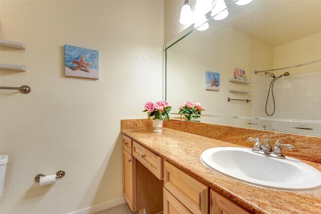 Building Photo - 2255 Braeswood Park Dr