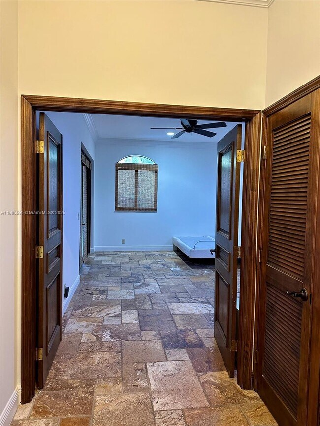 Building Photo - 17000 SW 62nd Ct