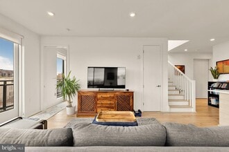 Building Photo - 1550 11th St NW