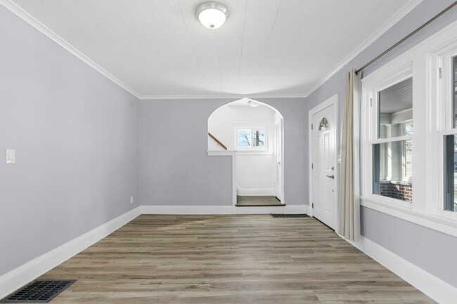 Building Photo - 943 Cloverdale Rd